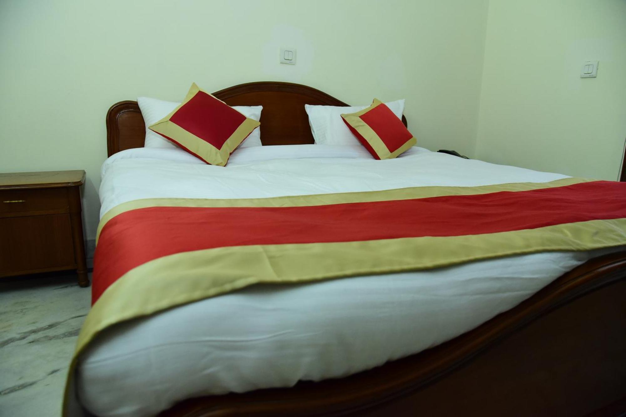 The Mayflower Hotel Гургаон Экстерьер фото
