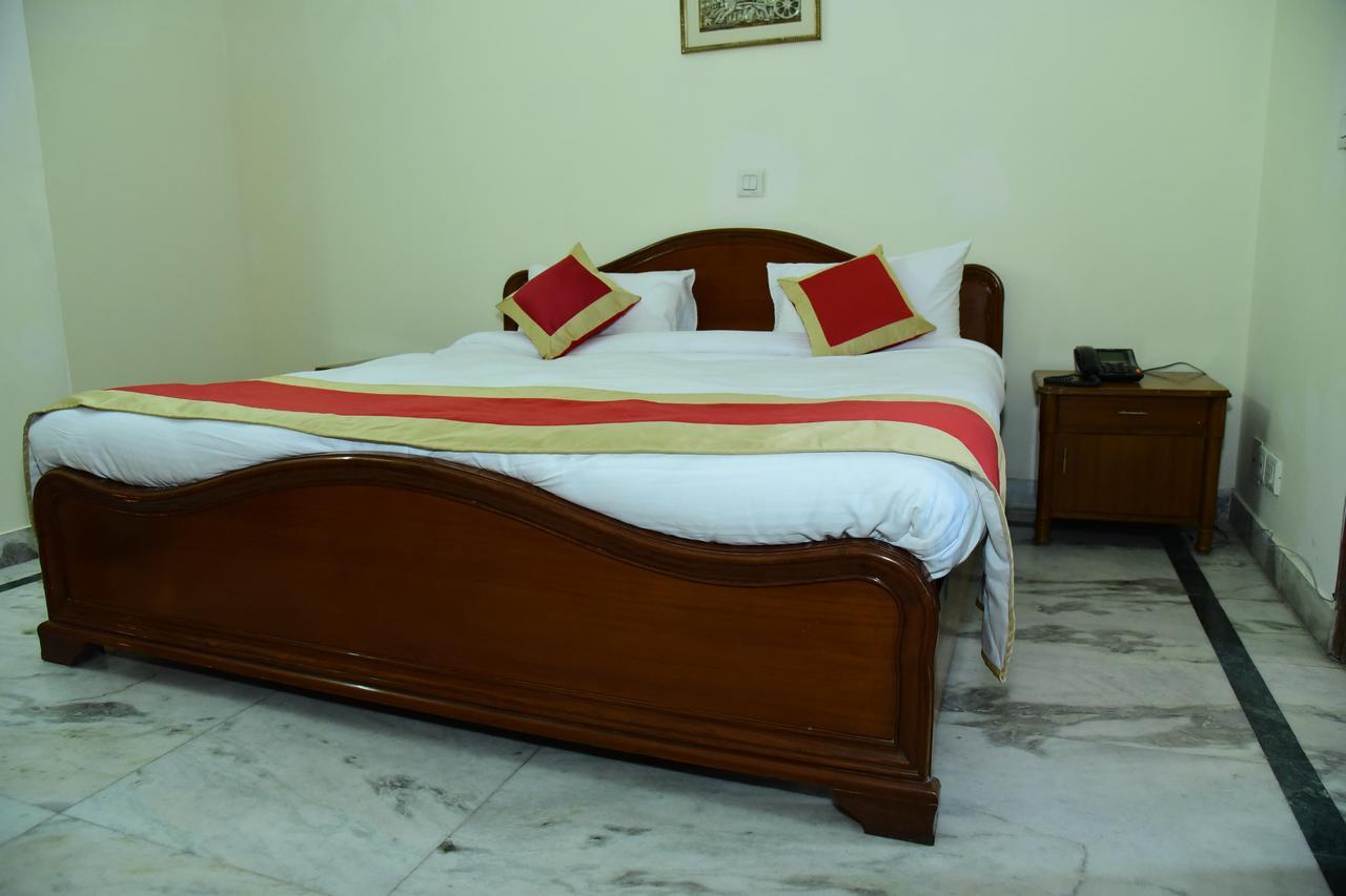 The Mayflower Hotel Гургаон Экстерьер фото