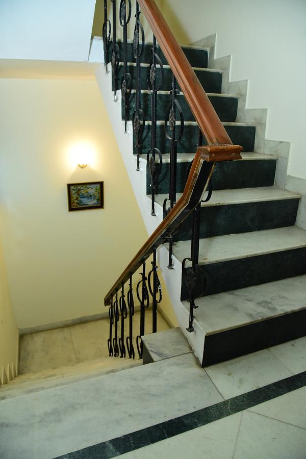The Mayflower Hotel Гургаон Экстерьер фото