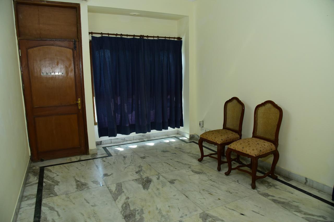 The Mayflower Hotel Гургаон Экстерьер фото