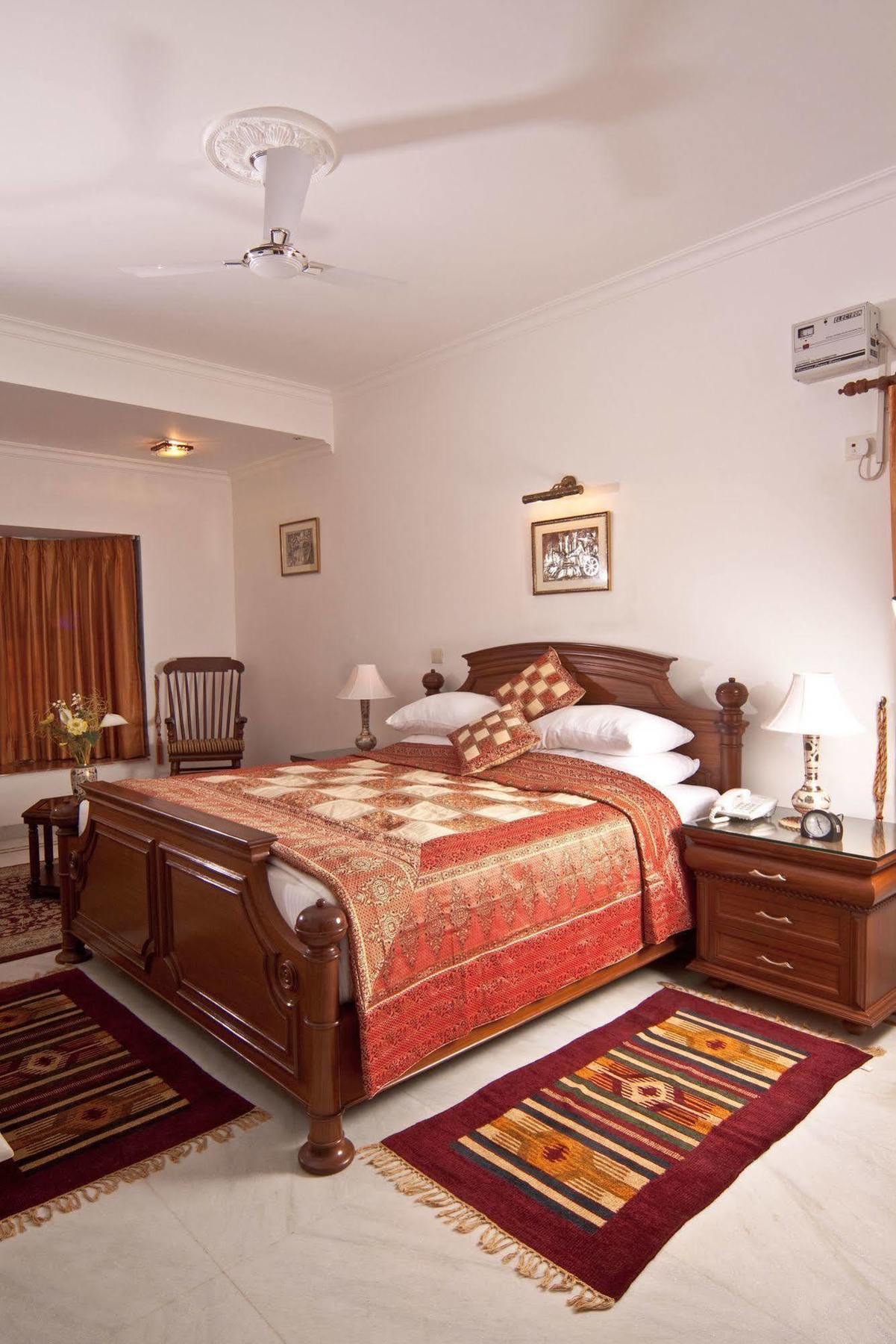 The Mayflower Hotel Гургаон Экстерьер фото